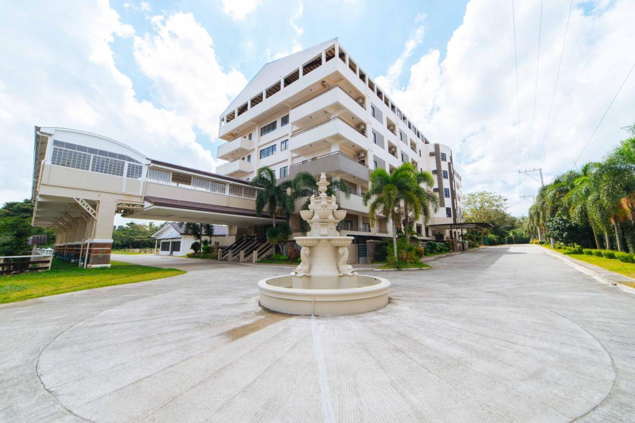 Hotel Reddoorz Premium @ Sta Rosa Tagaytay Road Silang Exterior foto