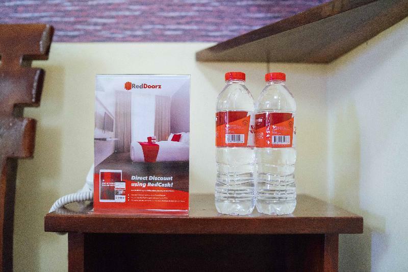 Hotel Reddoorz Premium @ Sta Rosa Tagaytay Road Silang Exterior foto